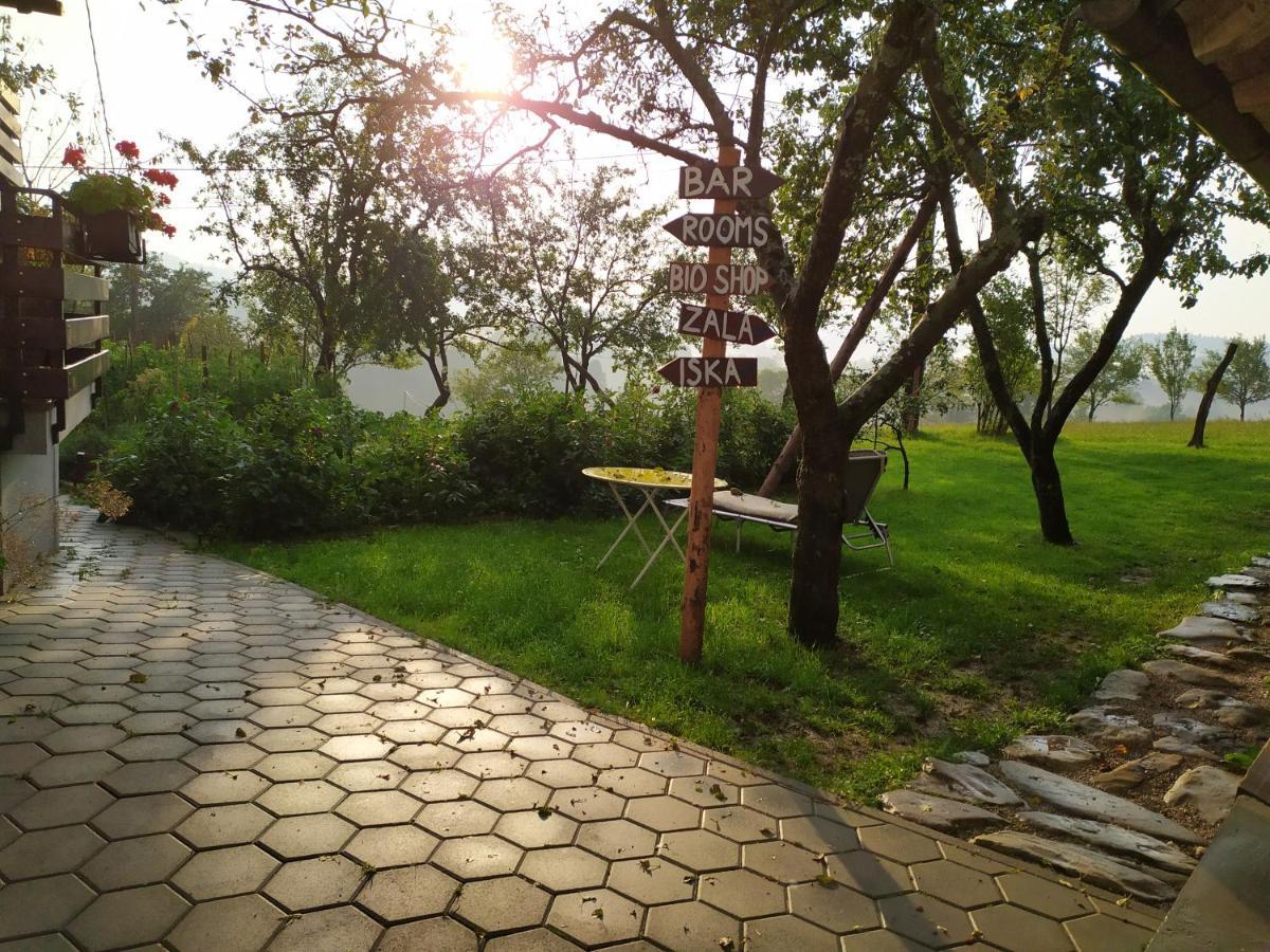 Tourist Farm Strle With Great Local Food Cerknica Exterior foto